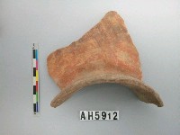 藏品(紅色夾砂彩陶片)的圖片